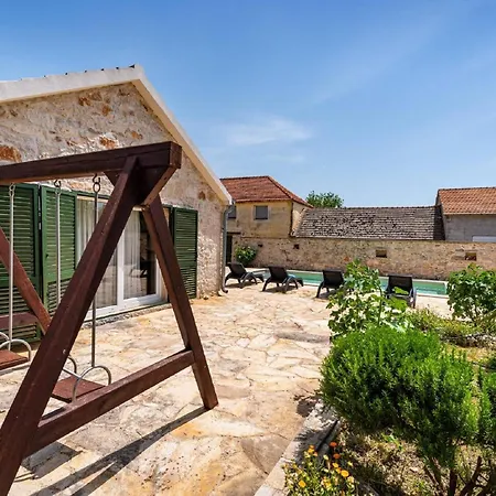 My Dalmatia - Authentic Zvonko With Private Swimming Pool Casa de Férias *
