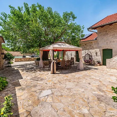My Dalmatia - Authentic Zvonko With Private Swimming Pool