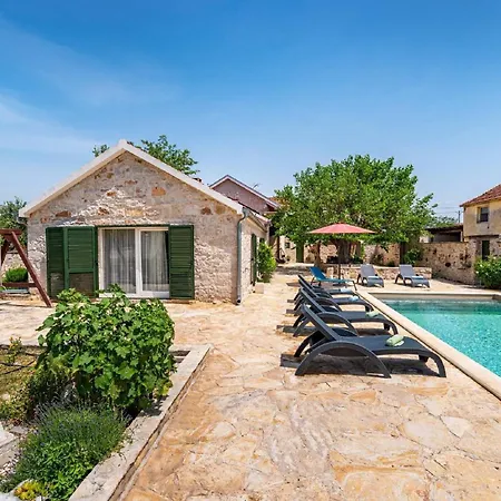 My Dalmatia - Authentic Zvonko With Private Swimming Pool Podlug