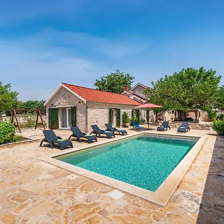 Dom wakacyjny My Dalmatia - Authentic Zvonko With Private Swimming Pool