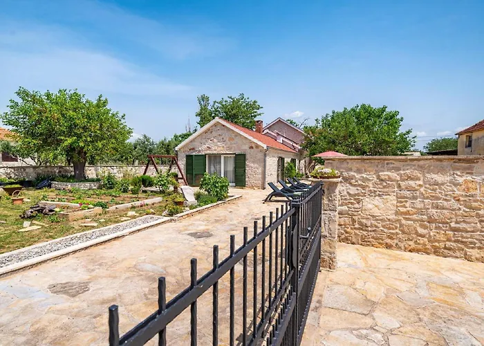 My Dalmatia - Authentic Zvonko With Private Swimming Pool Podlug