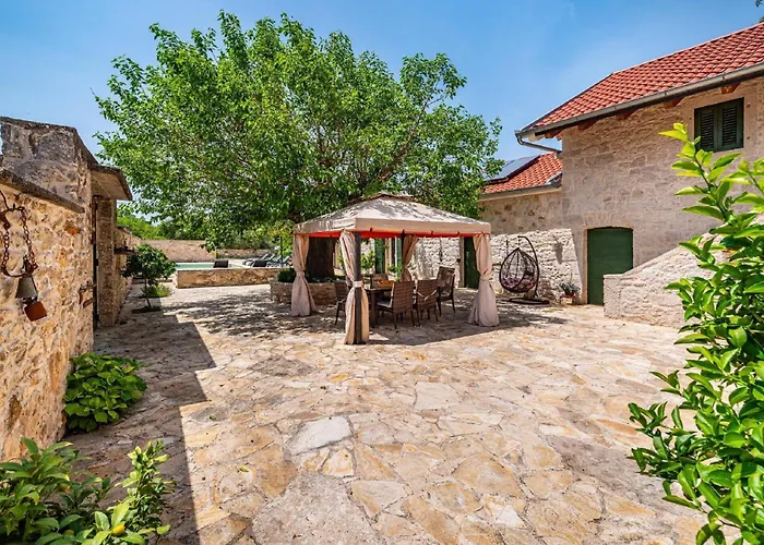 My Dalmatia - Authentic Zvonko With Private Swimming Pool
