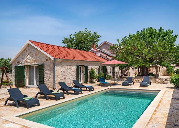 Casa de Férias My Dalmatia - Authentic Zvonko With Private Swimming Pool Podlug