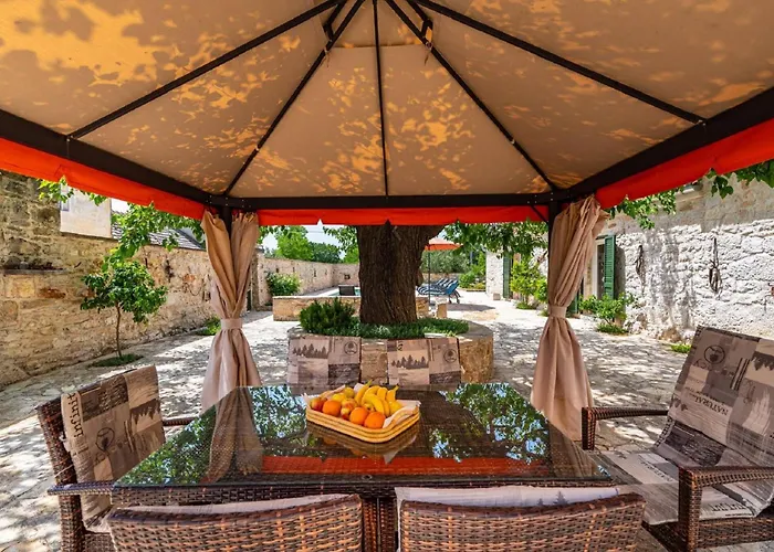 Casa de Férias My Dalmatia - Authentic Zvonko With Private Swimming Pool *