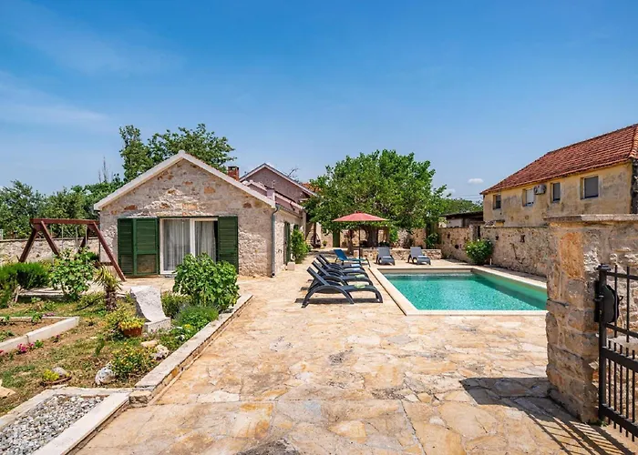 My Dalmatia - Authentic Zvonko With Private Swimming Pool Casa de Férias *